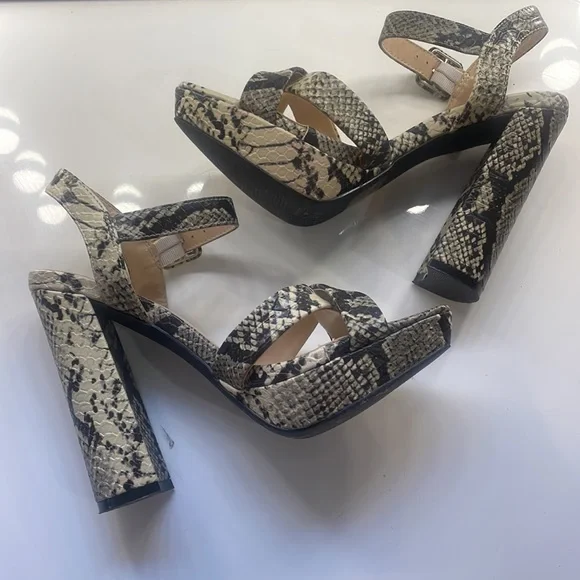 Animal print platform, chunky heel,Ankle straps, Size 7 - Picture 1 of 9